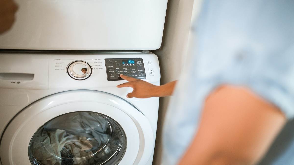 Best IFB Washing Machines: इन वाशिंग मशीन से कपड़ों के दाग धब्बों के साथ जर्म्स का भी होगा सफाया