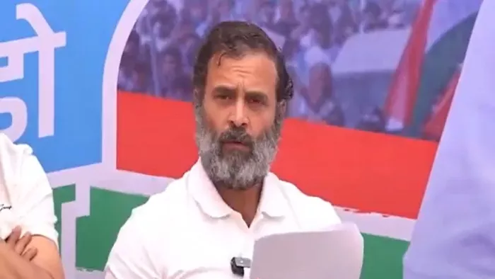 कांग्रेस नेता राहुल गांधी ने गुरुवार को वीर सावरकर पर की टिप्पणी