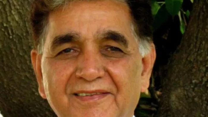 इंदर मोहन कपाही वर्तमान में कई केंद्रीय विश्वविद्यालयों और यूजीसी समितियों के सदस्य हैं।