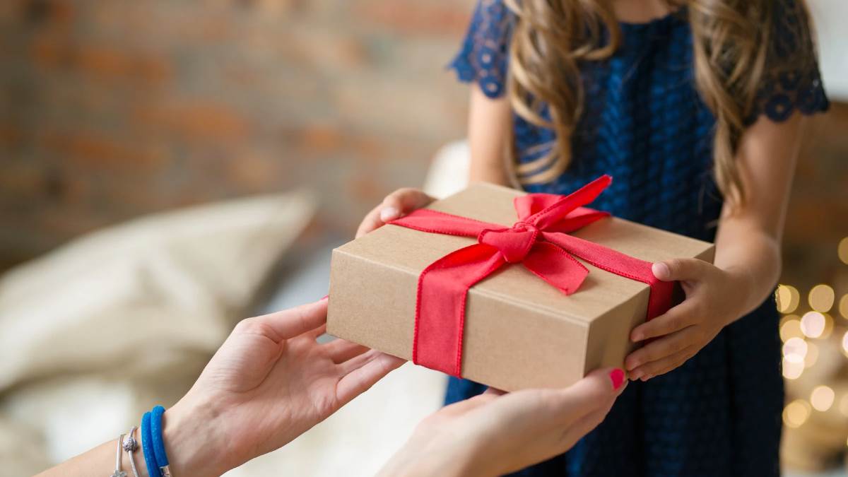 https://www.jagranimages.com/images/newimg/18112022/18_11_2022-international_men_day_gifts_f_23211635.jpg
