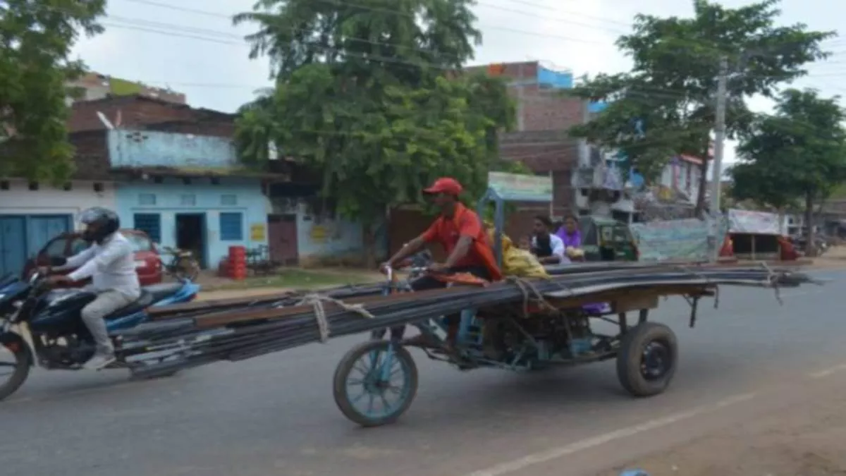 चिंताजनक : बिहार में मानकों की अनदेखी कर धड़ल्ले से दौड़ रहे जुगाड़ वाहन