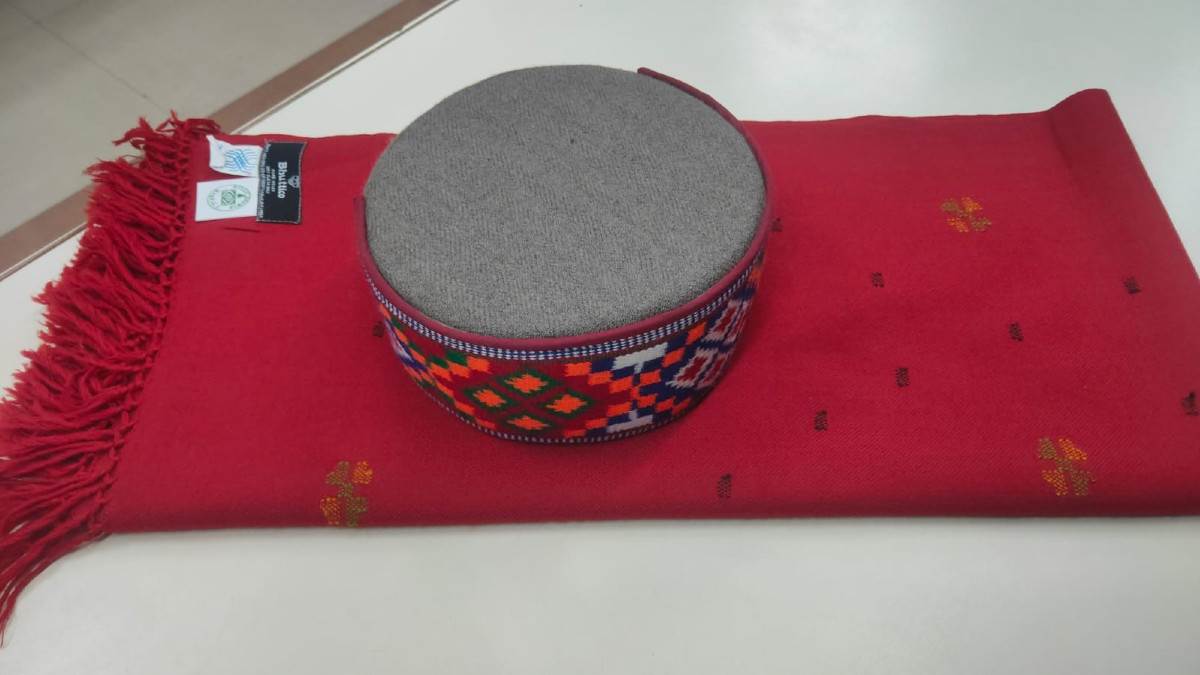 https://www.jagranimages.com/images/newimg/18112022/18_11_2022-kullu_topi_and_shawl_23211630_12227673.jpg