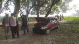 प्रतापगढ़ में प्रापर्टी डीलर की हत्‍या करने वाले बदमाशों की कार बरामद हुई। पुलिस हमलावरों की तलाश कर रही है।