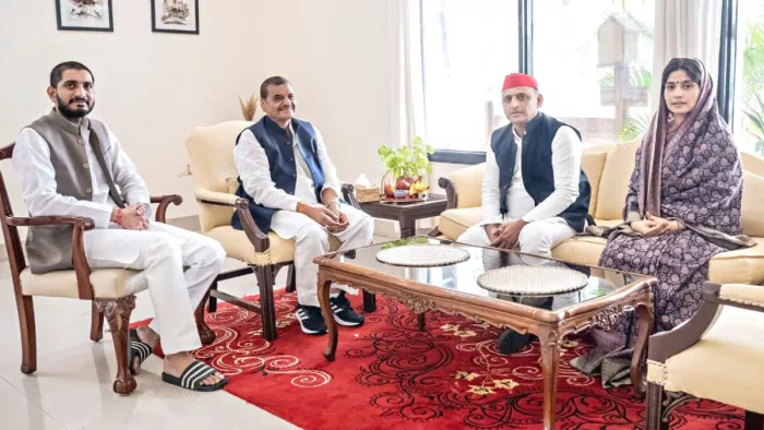 शिवपाल के साथ आने से सपा को निकाय और 2024 के चुनाव में भी फायदा मिल सकता है।