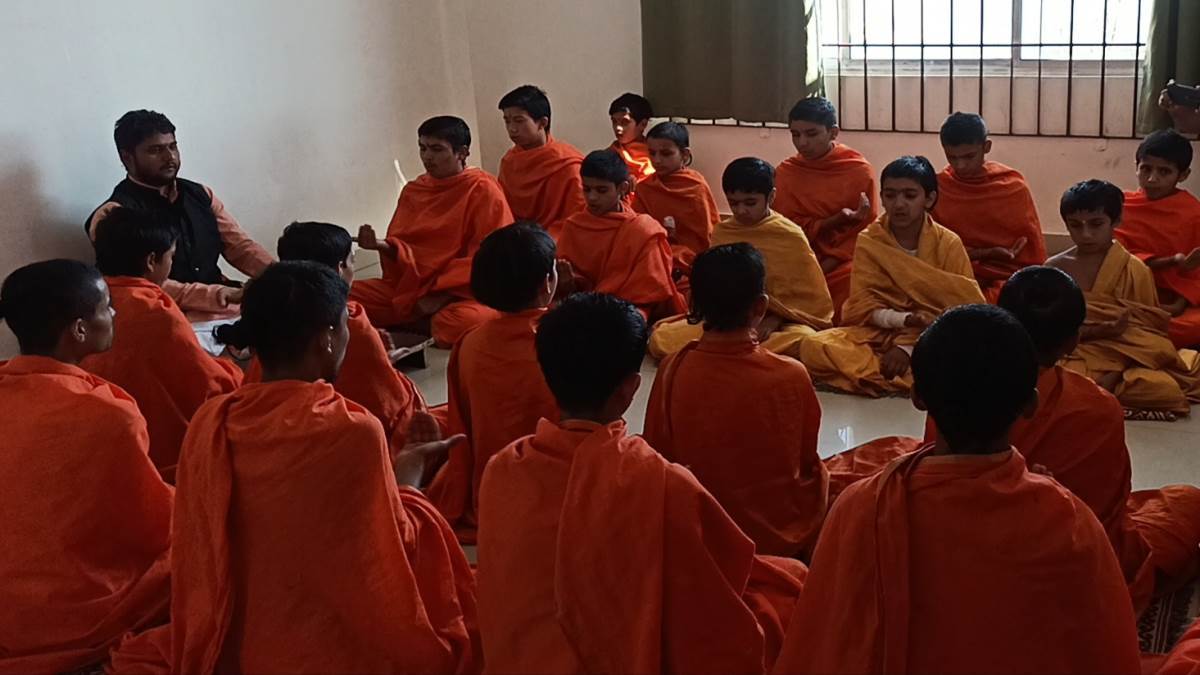 https://www.jagranimages.com/images/newimg/18112022/18_11_2022-students_23212347.jpg