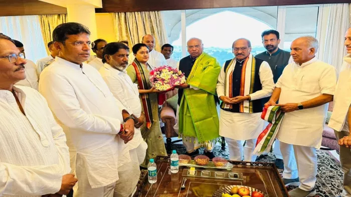 तेलंगाना चुनाव से पहले अभिनेत्री विजयशांति दोबारा कांग्रेस में शामिल