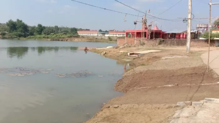 छठ घाट पर लगाई गई बड़ी LED स्क्रीन