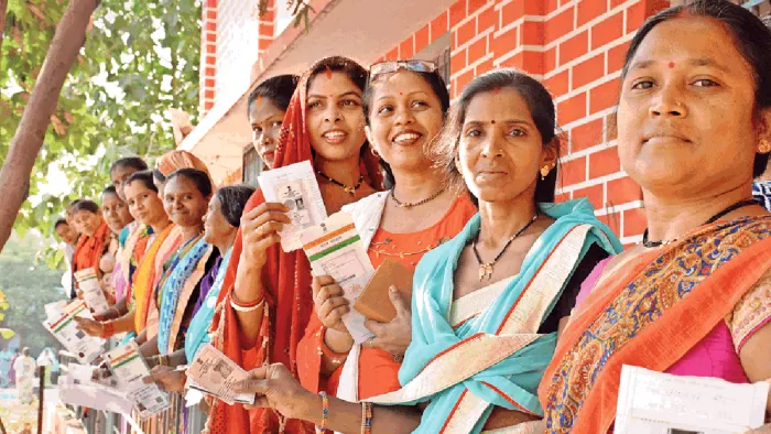 CG Polls 2023: आधी आबादी को सलाम... छत्तीसगढ़ चुनाव में 201 मतदान केंद्रों पर महिलाओं ने संभाली कमान