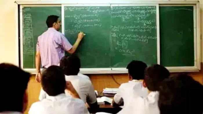यूपी के सभी कॉलेजों को मिले सख्त निर्देश- हफ्ते भर के अंदर करें व्यवस्था वरना रोका जाएगा शिक्षकों-कर्मियों का वेतन।