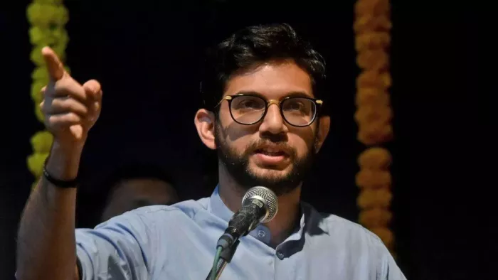 आदित्य ठाकरे पर लगा अवैध रूप से डेलिसल रोड ब्रिज का उद्धाटन करने का आरोप
