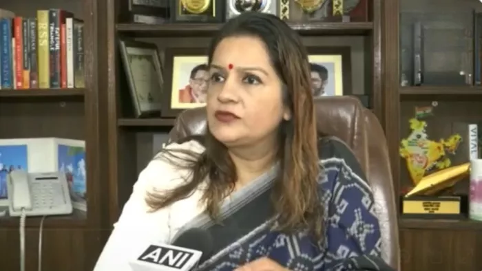 भ्रष्ट सरकार को पहले ही कर देना चाहिए था पुल का उद्घाटन- चतुर्वेदी