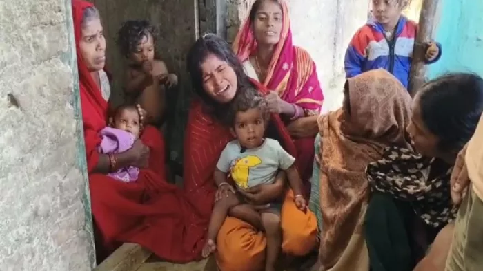 Bihar News: रोते-बिलखते मृतक के स्वजन। फोटो- जागरण