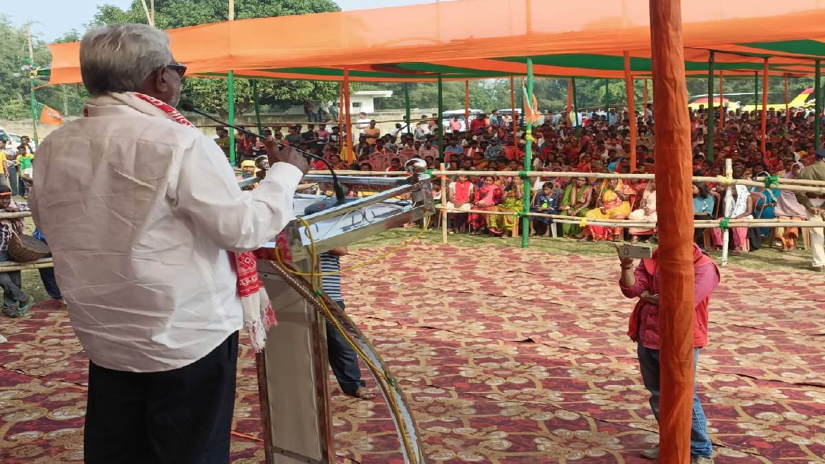 jharkhand election champai lashed out at hemant soren for withholding pension giving maiya yojna