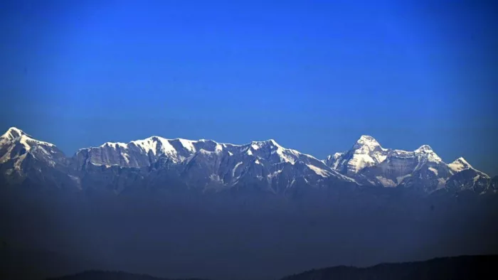 रविवार की भोर हिमालय का नजारा इस तरह से नजर आया। दामोदर लोहनी।