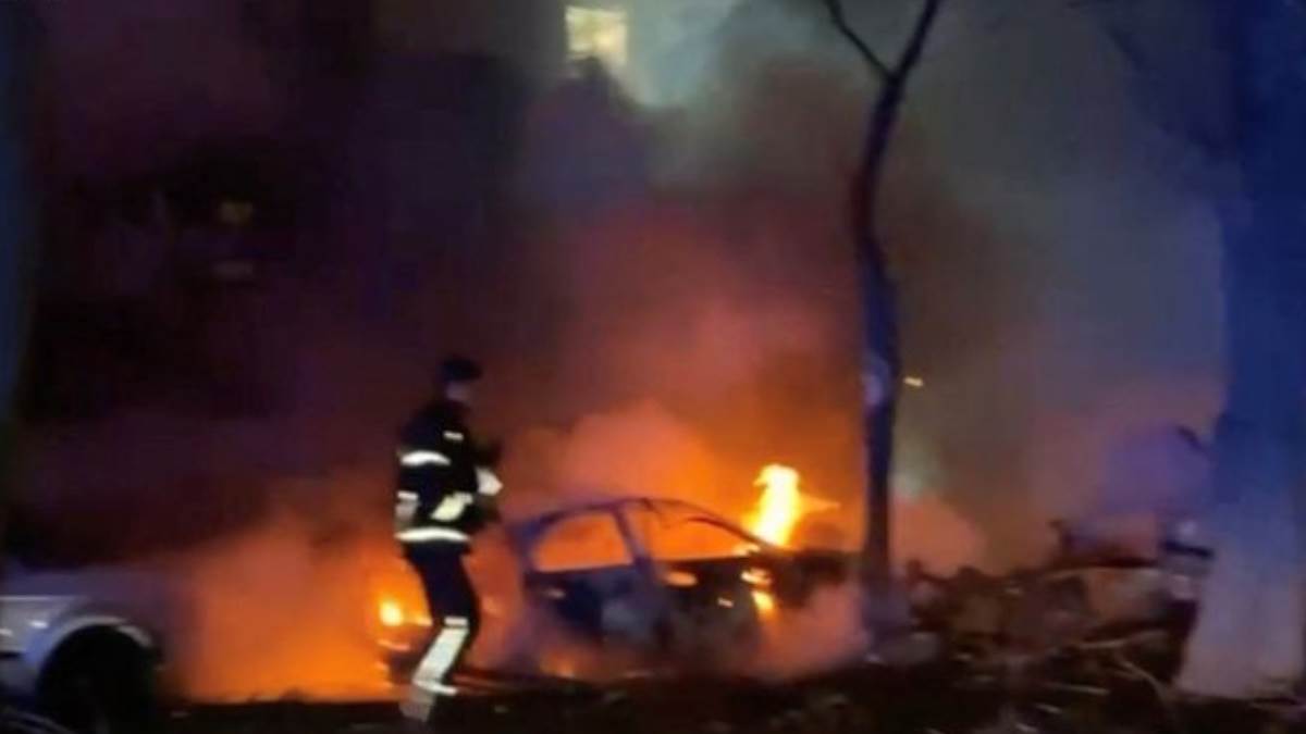 russian ballistic missile with cluster munitions kills 11 people and injures 84 in ukraine