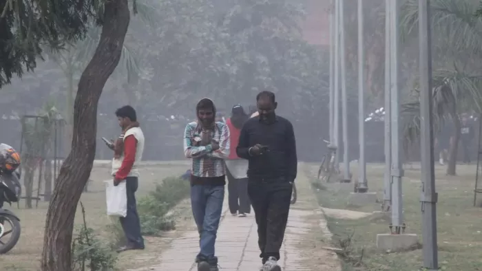 देश के कई राज्यों में कड़ाके की ठंड की शुरुआत (फाइल फोटो)