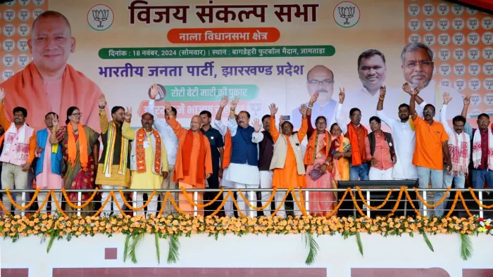उत्तर प्रदेश के मुख्यमंत्री ने चुनाव प्रचार के आखिरी दिन झारखंड में की तीन रैली।