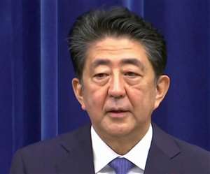 एबी पर डिनर पार्टियों को आर्थिक मदद पहुंचाने का आरोप है।