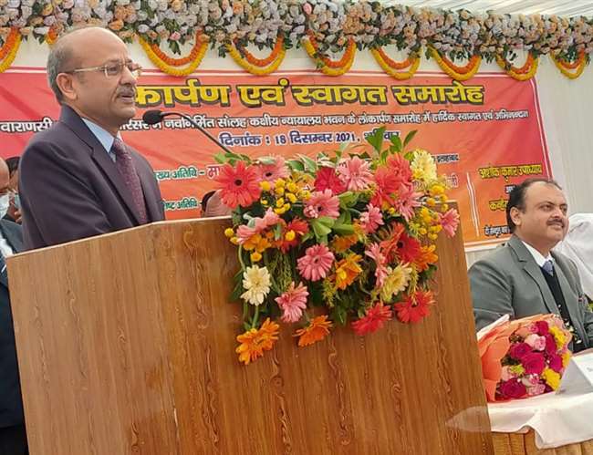 https://www.jagranimages.com/images/newimg/18122021/18_12_2021-chief_justice_22304343_131121608.jpg