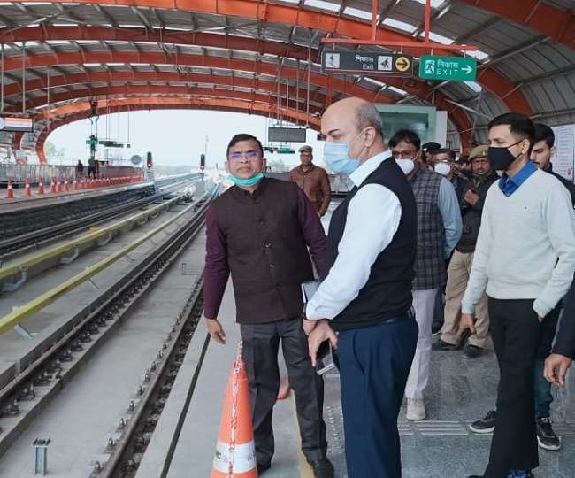 https://www.jagranimages.com/images/newimg/18122021/18_12_2021-principle_secretary_22306538.jpg