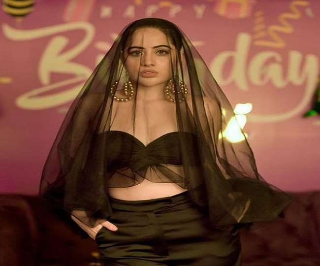 Urfi Javed Bold photos: बिग बॉस ओटीटी से लोकप्रिय हुई उर्फी जावेद सोशल मीडिया पर काफी सक्रिय हैl