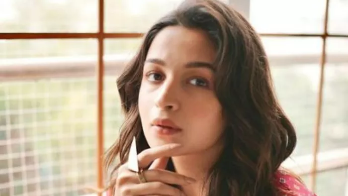 Alia Bhatt Photos Alia Bhatt shared a selfie from her bedroom.