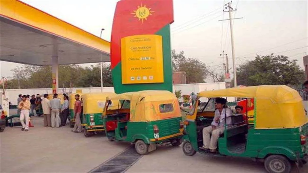 CNG Price Hike: अब पेट्रोल से ढाई रुपये महंगी हुई सीएनजी, पीएनजी के दाम भी बढ़े, देखें आगरा में आज के रेट