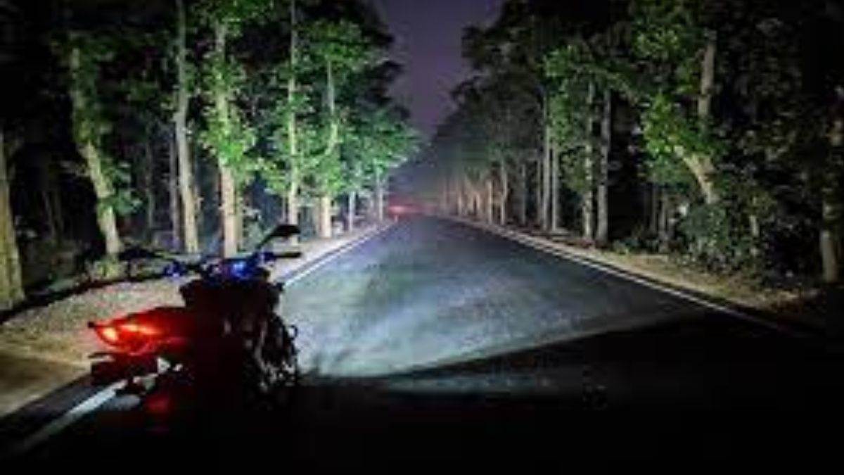 https://www.jagranimages.com/images/newimg/18122022/18_12_2022-night_bike_driving_23262555.jpg