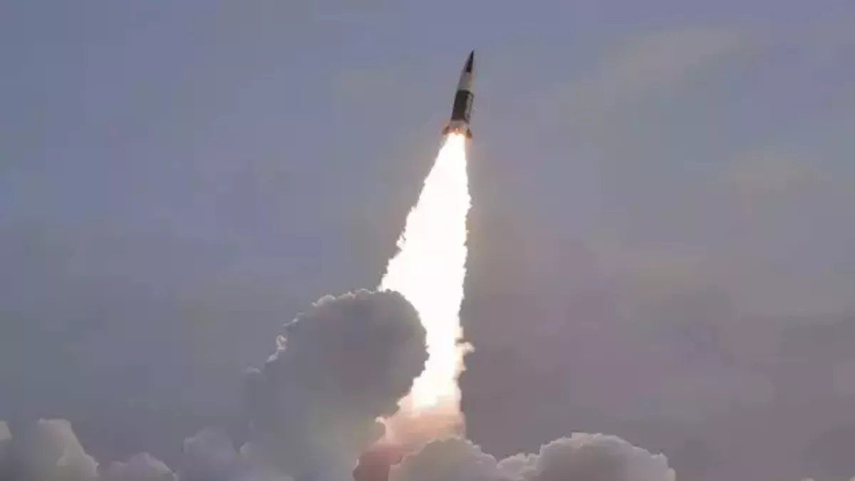 Attack In South Korea: उत्तर कोरिया ने पूर्वी तट से दागी मिसाइल, बैलिस्टिक  मिसाइल का किया प्रक्षेपण - Attack In South Korea North Korea launches  ballistic missile off east coast