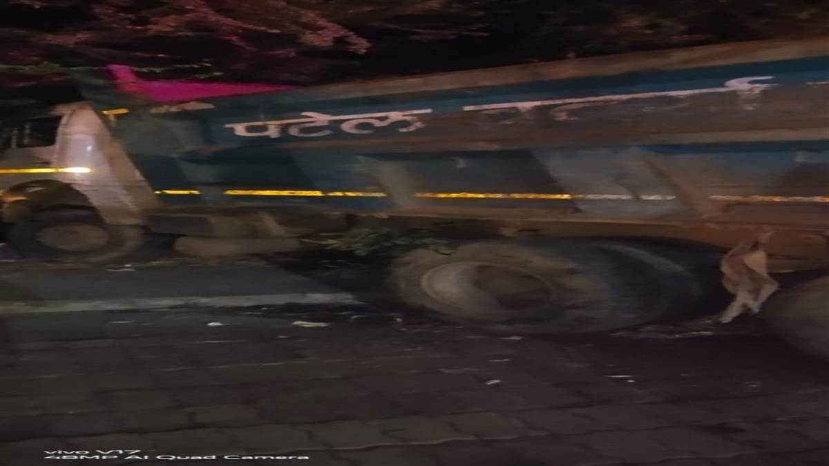 accident in chhindwara uncontrollable dumper killed 3 bike riders driver absconded after painful accident