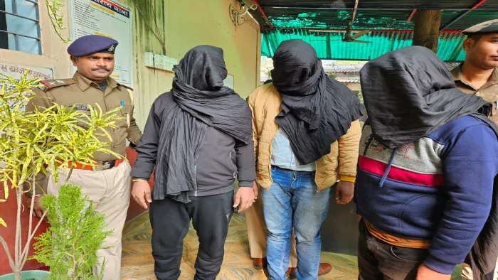 दारोगा भर्ती परीक्षा में शामिल सॉल्वर गैंग पकड़ाया।