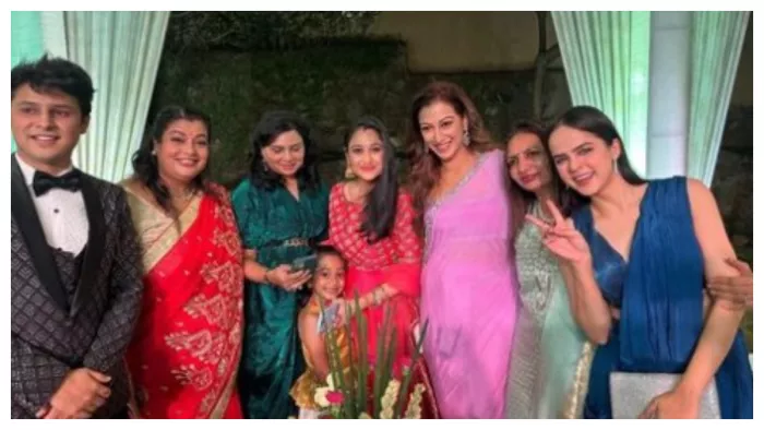 Disha Vakani Picture with TMKOC Cast. Photo Credit: X