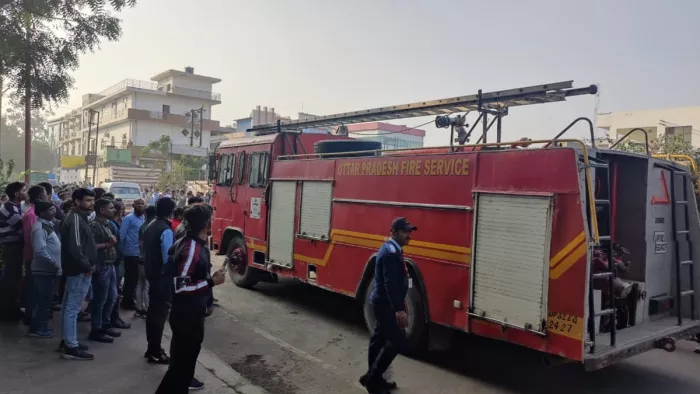 एक्सपोर्ट फैक्ट्री में लगी भीषण आग, गाजियाबाद सहित मेरठ और नोएडा से बुलाई दमकल की गाड़ियां