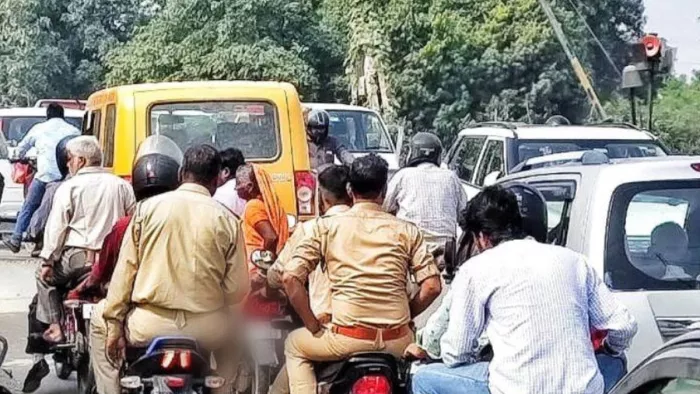 गोलंबर का आकार बढ़ा तो सड़क की चौड़ाई हो गई कम, लग रहा जाम (सांकेतिक तस्वीर)