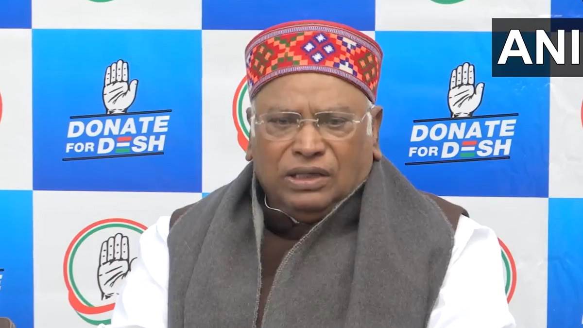 https://www.jagranimages.com/images/newimg/18122023/18_12_2023-kharge_23607490.jpg