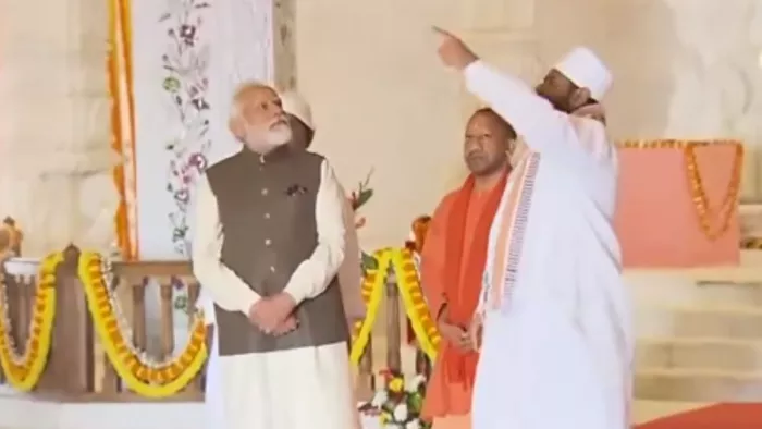पीएम मोदी ने स्वर्वेद महामंदिर का किया लोकार्पण, 135 फीट ऊंची मूर्ति की रखेंगे आधारशिला