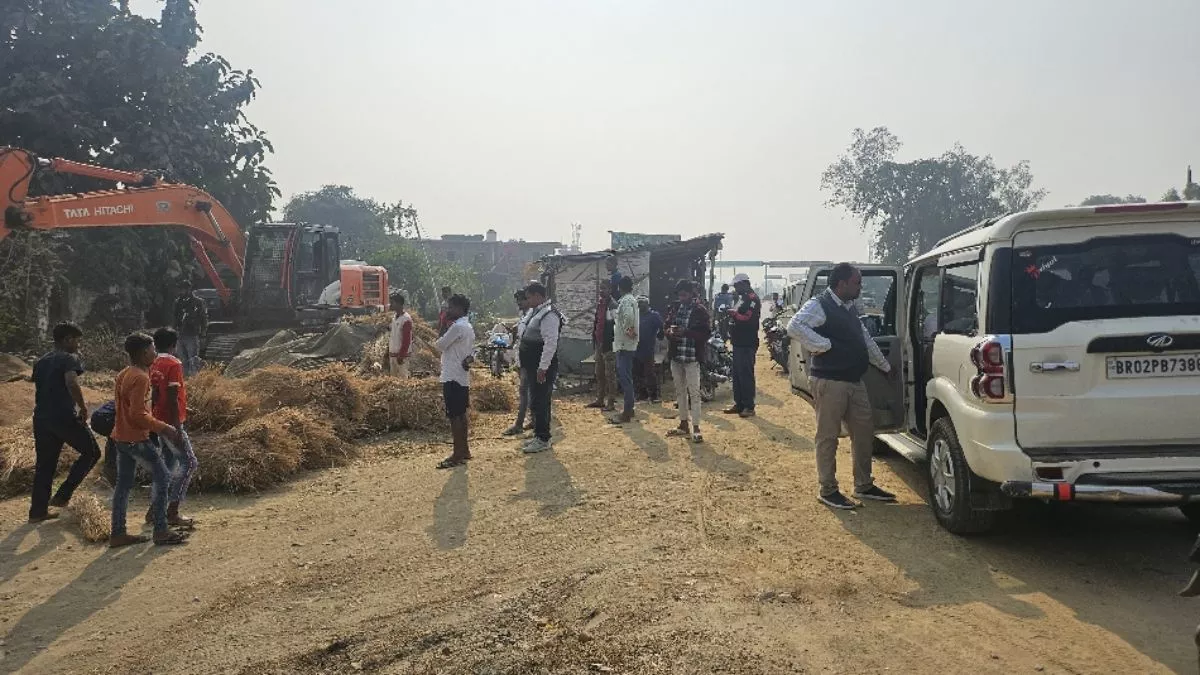 गया में अचानक चलने लगा बुलडोजर, ताबड़तोड़ ढाह दिए गए मकान; अधिकारियों की कार्रवाई से सन्न रह गए लोग