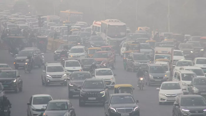 दिल्ली में घने कोहरे को लेकर अलर्ट जारी।