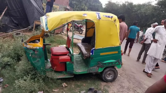 फरीदाबाद में तेज रफ्तार ऑटो पलटा। फाइल फोटो