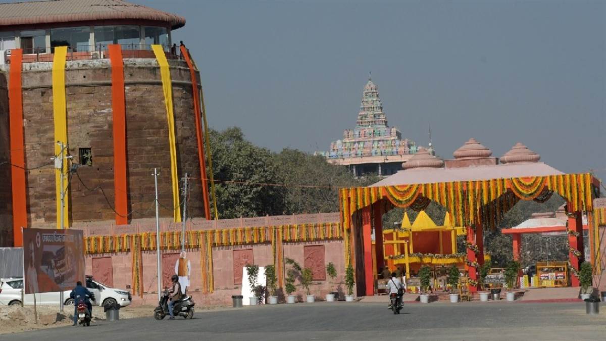 unveiling splendor hanuman temple corridor and pakka ghat captivate visitors at mahakumbh2025