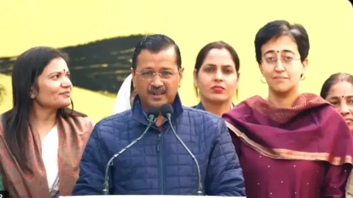 केजरीवाल ने दिल्ली में बुजुर्गों के लिए बड़ा एलान किया है। फाइल फोटो
