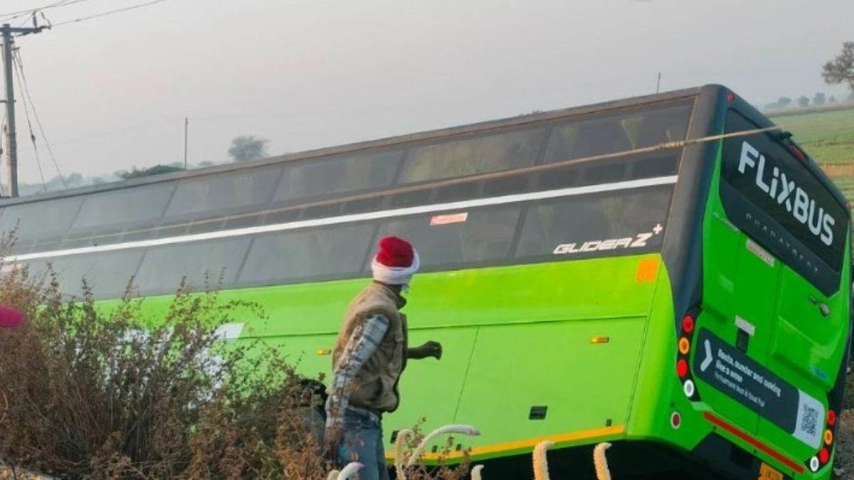 mp shajapur bus going from delhi to indore overturned in susner one girl died 20 injured