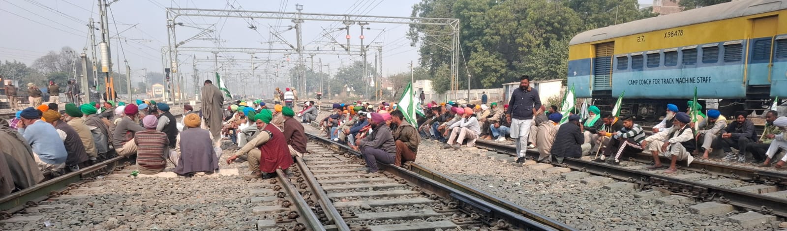 Rail Roko Andolan: पंजाब में आंदोलन से रेल सेवाएं बुरी तरह बाधित ...
