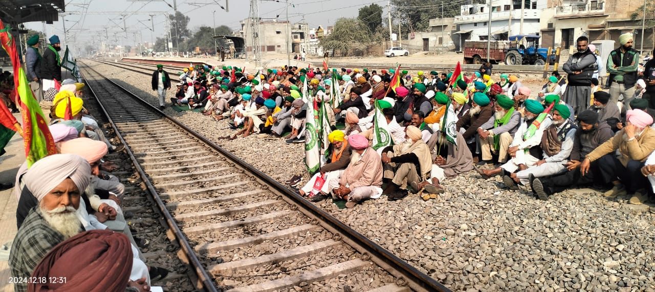 Rail Roko Andolan: पंजाब में आंदोलन से रेल सेवाएं बुरी तरह बाधित ...