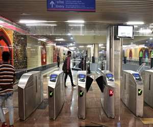 दिल्ली मेट्रो परिसर के दुकानदारों को अब ओमिक्रोन ने दिया झटका