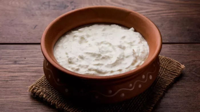 Curd Benefits: नियमित रूप से डाइट में शामिल करें दही, मिलेंगे ये फायदे