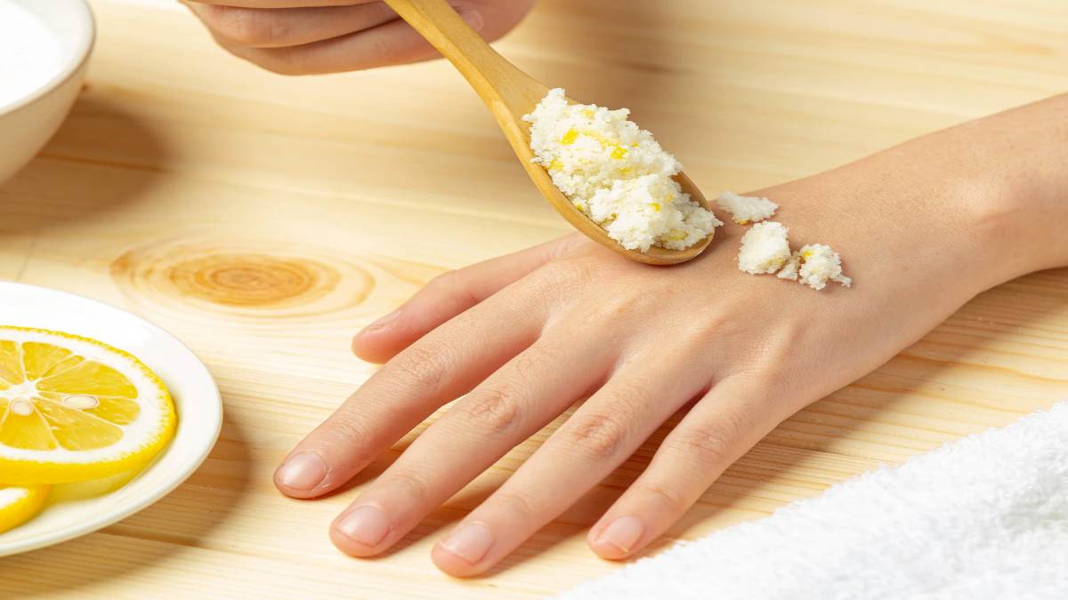 https://www.jagranimages.com/images/newimg/19012023/19_01_2023-homemade_hand_scrub_f_23301256.jpg