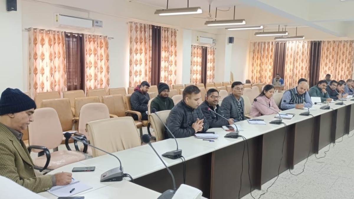 https://www.jagranimages.com/images/newimg/19012023/19_01_2023-meeting_held_to_make_human_chain_23301672_151913391.jpg