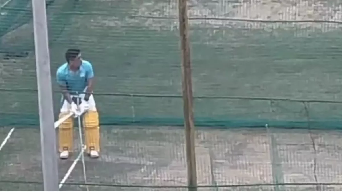 MS Dhoni ने जड़े चौके-छक्के, गेंदबाज के छूटे पसीने; IPL 2023 के लिए तैयार CSK के कप्तान का देखें वीडियो