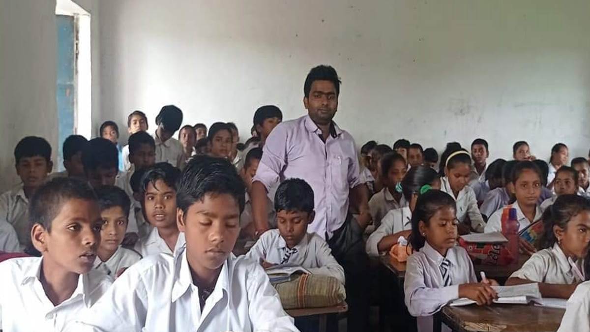 https://www.jagranimages.com/images/newimg/19012023/19_01_2023-mukesh_kumar_shikshak_23301754_19541619.jpg